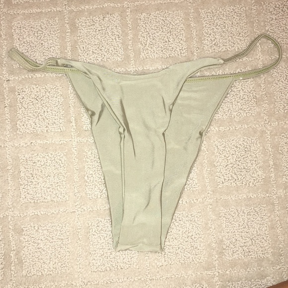 Bikini - Picture 2 of 5